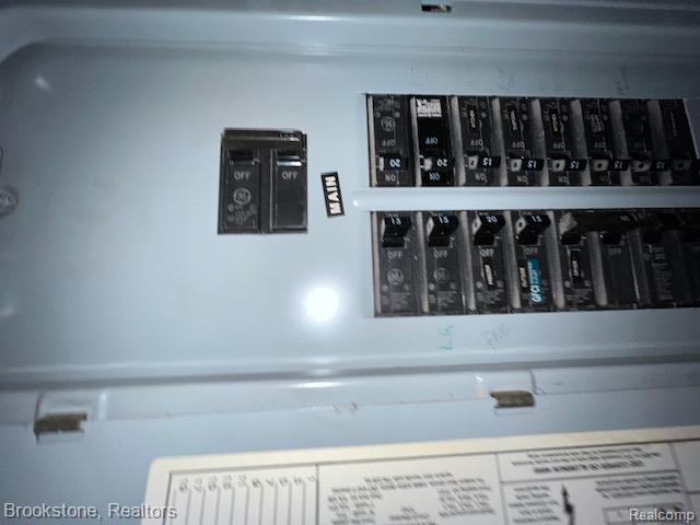 630 Gargantua Avenue, Clawson, MI — Photo 32
