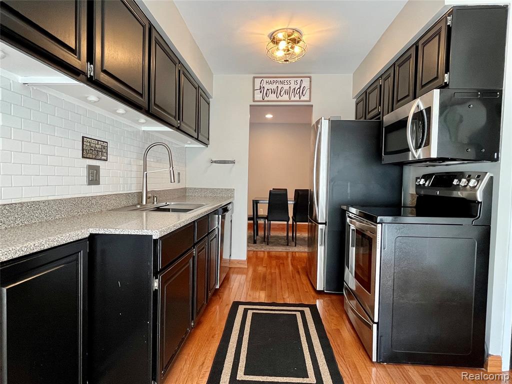 20864 E Glen Haven Circle, Northville, MI 48167 — Photo 16