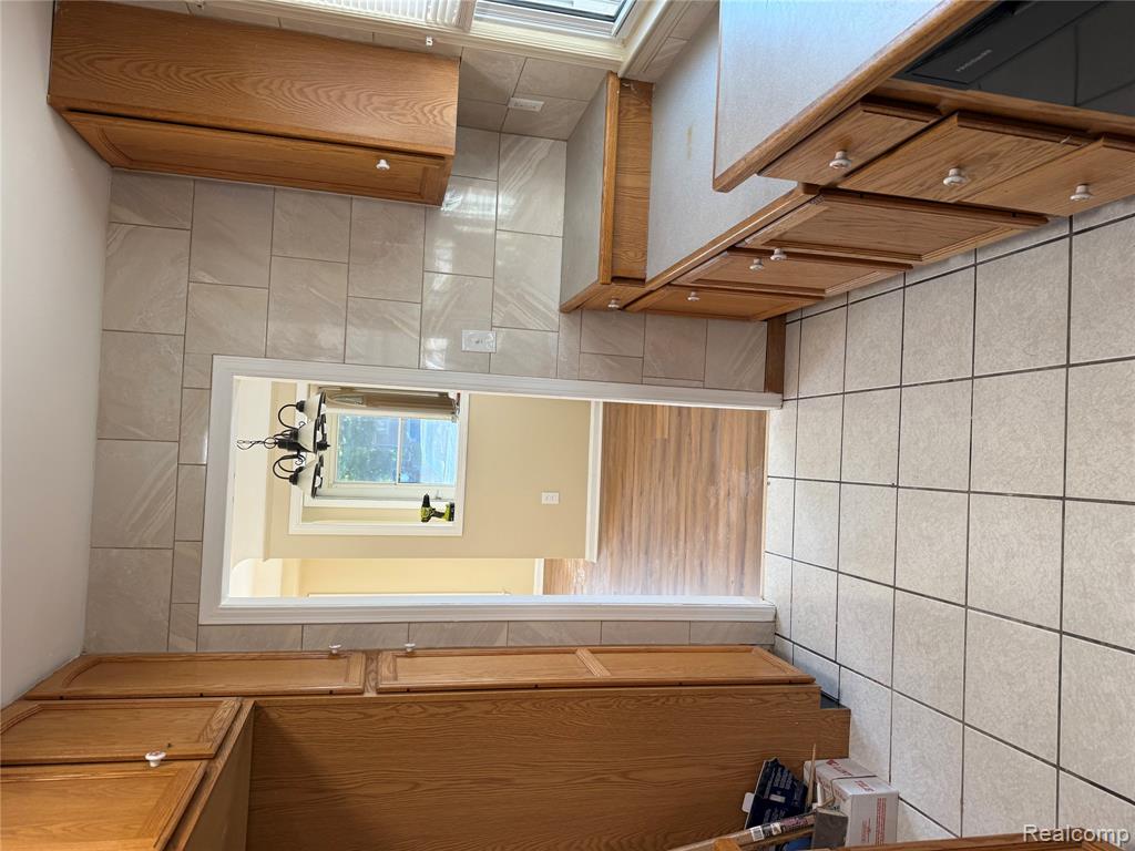 9557 W Inkster Road W, Livonia, MI 48150 — Photo 24