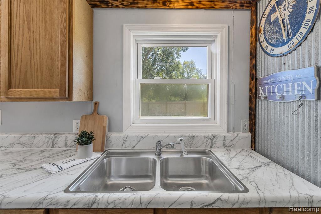910 E MCARTHUR Street, Corunna, MI 48817 — Photo 17
