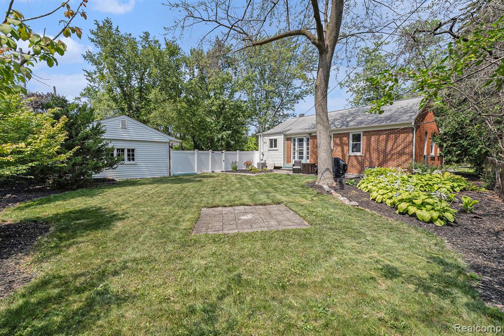 4419 Beverly Court, Royal Oak, MI 48073 — Photo 16