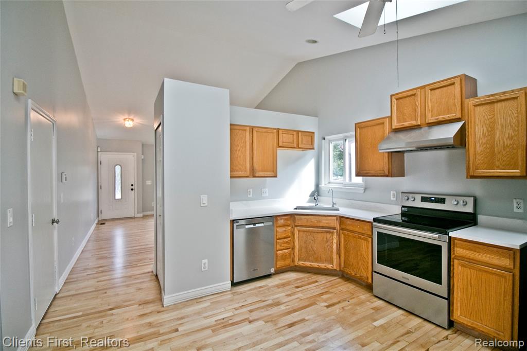 8543 Barrington Drive, Ypsilanti, MI 48198 — Photo 20