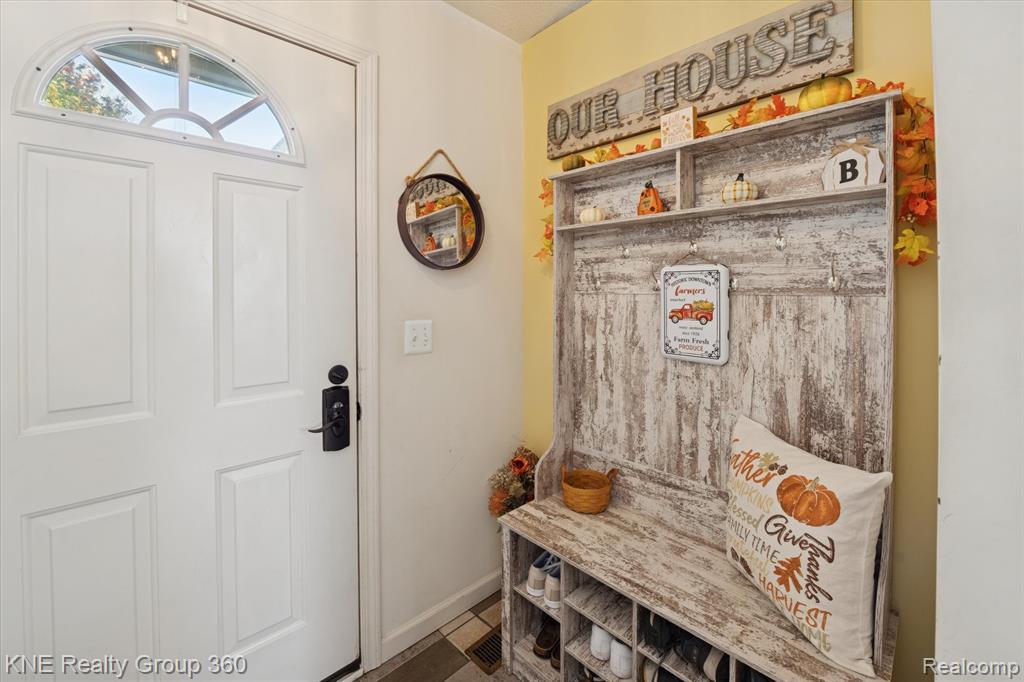 618 Bluebird Lane, Pinckney, MI 48169 — Photo 8