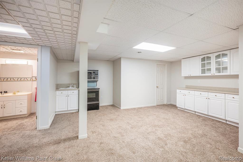 47158 Hunters Chase Drive, Macomb, MI 48042 — Photo 18