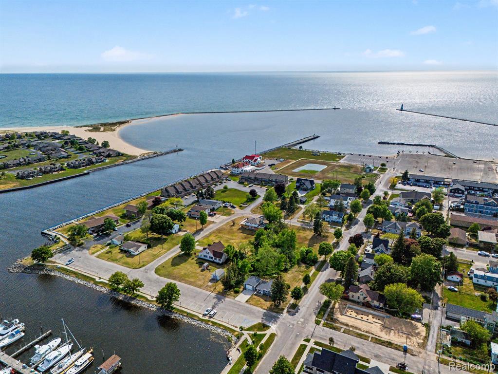 701 W Loomis Street, Ludington, MI 49431 — Photo 49