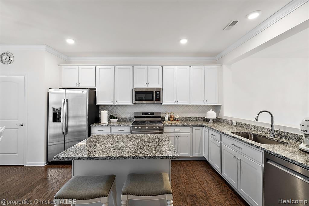 49521 LANTERN Way, 45, Canton, MI 48188 — Photo 6