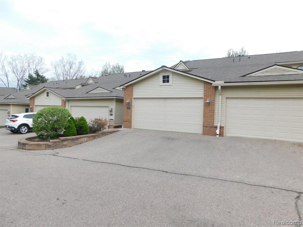 5606 DRAKE HOLLOW Drive W, West Bloomfield, MI — Photo 3