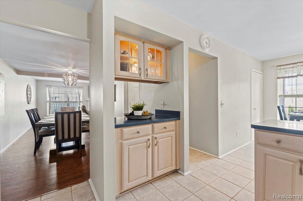 21382 E GLEN HAVEN Circle, Northville, MI 48167 — Photo 6