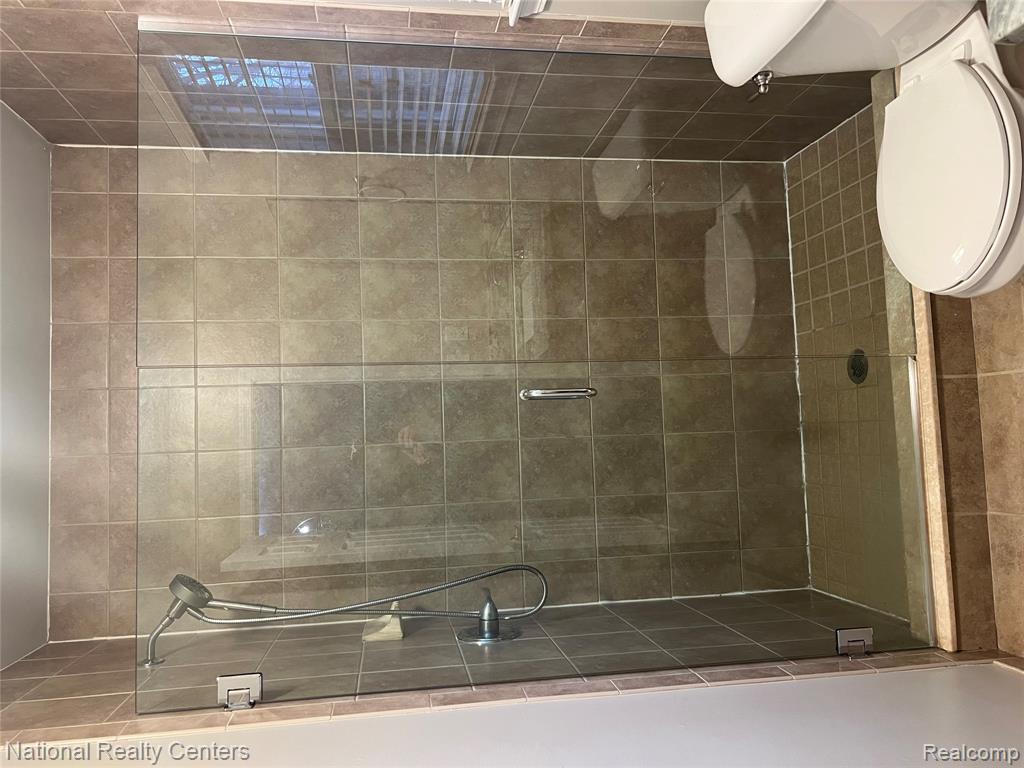 8455 Williamstown Drive, Shelby Twp, MI 48316 — Photo 15