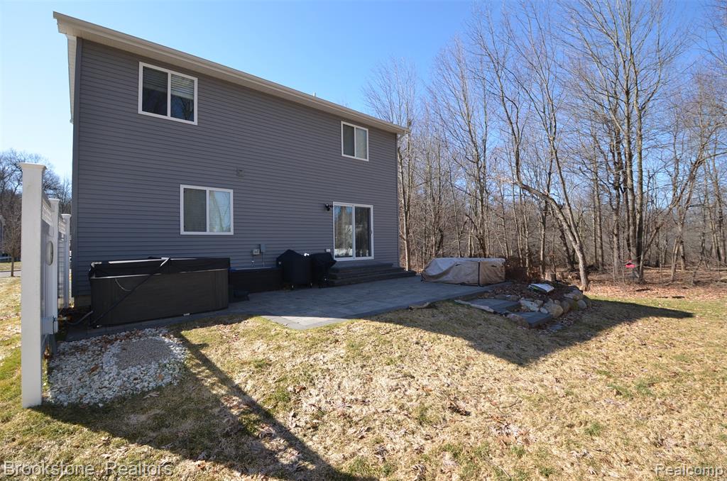 350 Fountain Park Drive, Waterford, MI 48327 — Photo 7