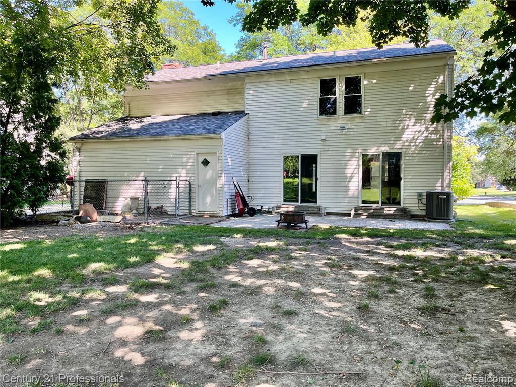 5720 Beauchamp, West Bloomfield, MI — Photo 32