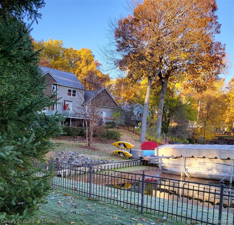 8308 Peninsular Drive, Fenton, MI 48430 — Photo 59