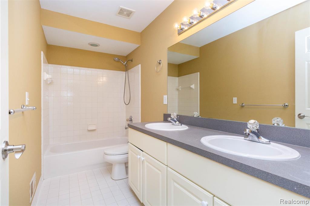 878 Dakota, Rochester Hills, MI 48307 — Photo 31