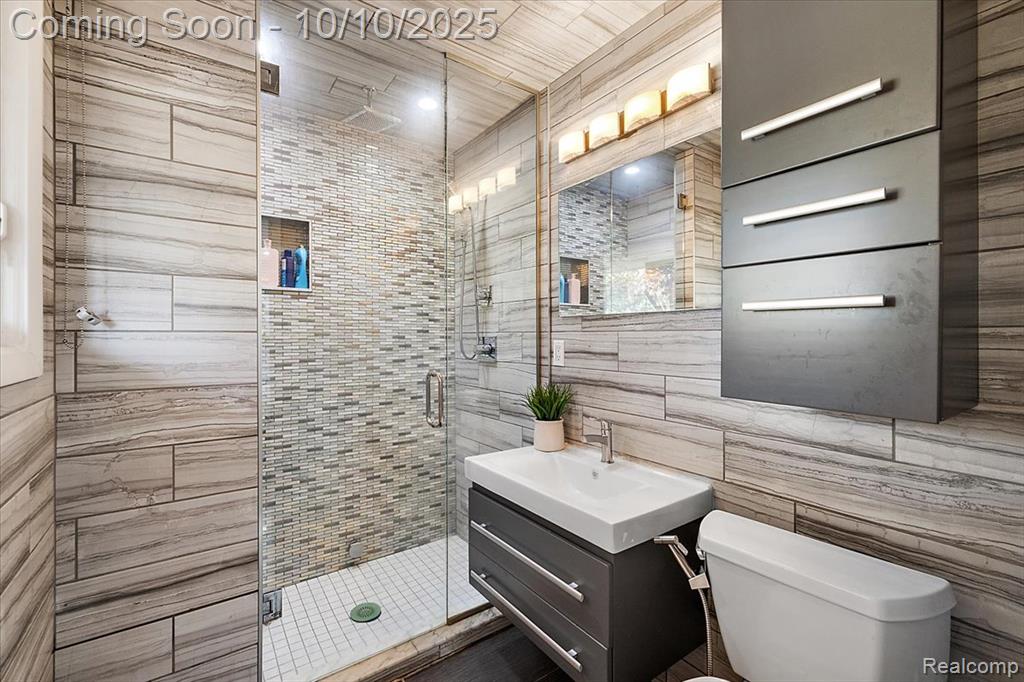 7496 Cornwall Court, West Bloomfield, MI — Photo 24