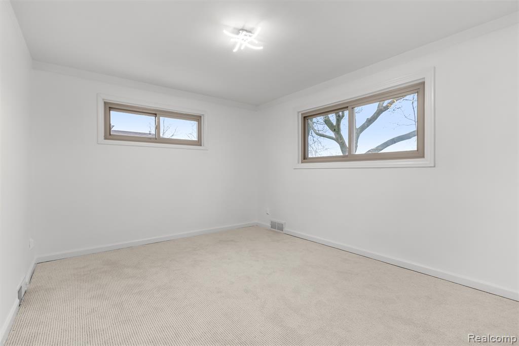 8895 Lenore Ave, Redford, MI 48239 — Photo 24
