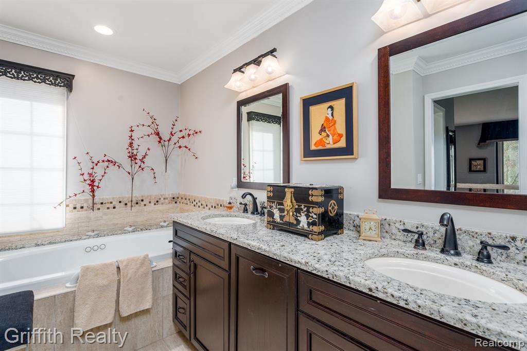 4524 GLEN EAGLES Drive, Brighton, MI 48116 — Photo 21