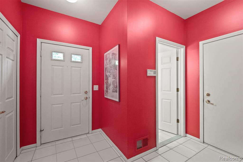 6993 Crosswell Drive, West Bloomfield, MI — Photo 17