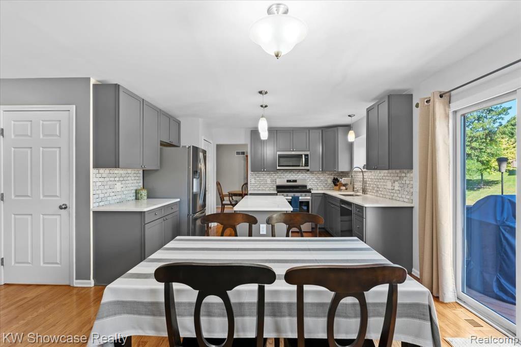 44847 Larkspur, Novi, MI 48377 — Photo 14