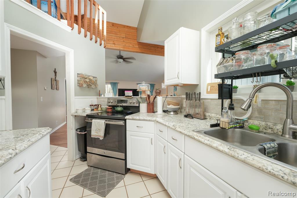 9820 Oakhurst Road, Holly, MI 48442 — Photo 8