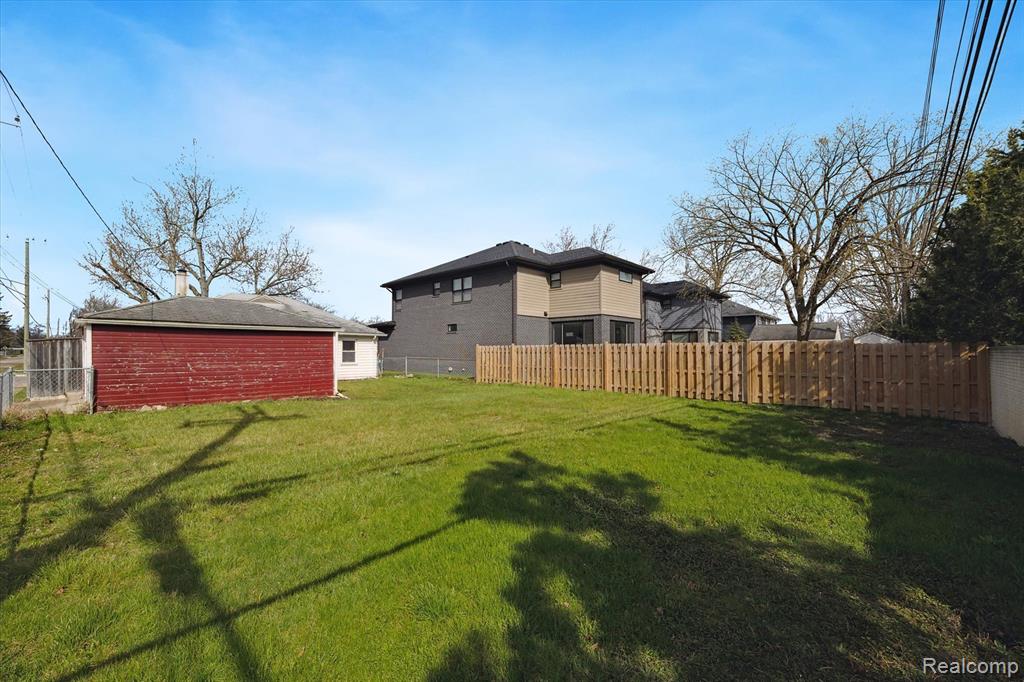 4302 MANDALAY Avenue, Royal Oak, MI 48073 — Photo 22