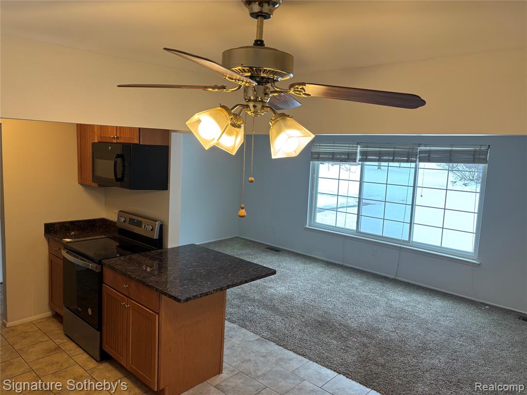 689 E Fox Hills Drive, 65, Bloomfield Hills, MI 48304 — Photo 8