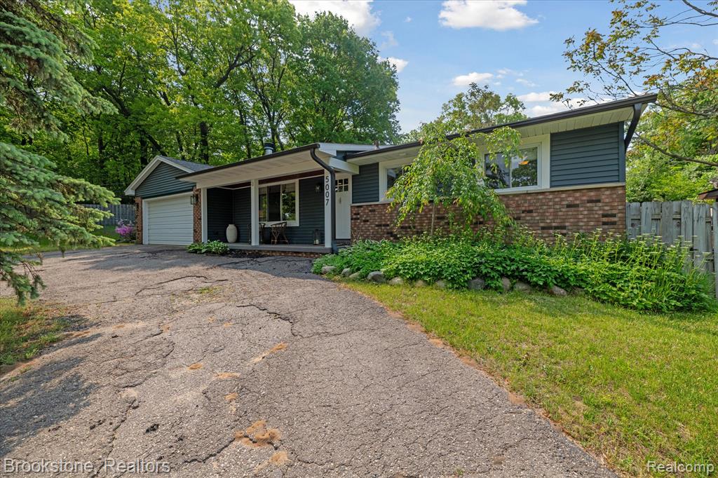 5007 Clearview Drive, Clarkston, MI 48348 — Photo 3