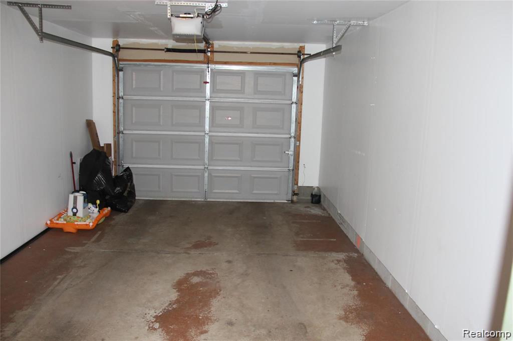 4428 Berkshire Dr, Sterling Heights, MI 48314 — Photo 20