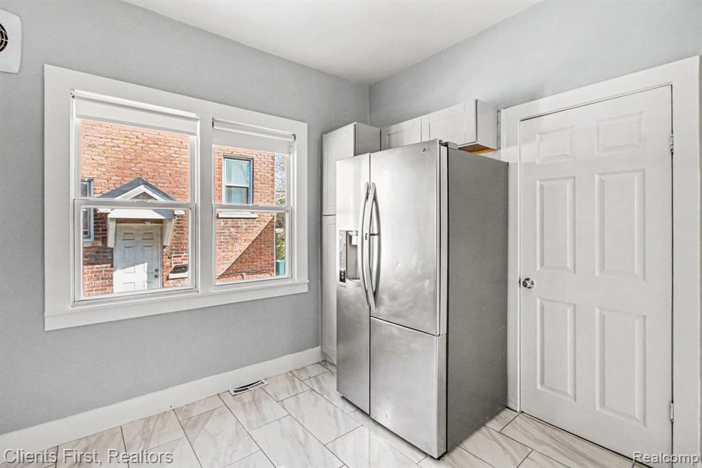 5210 Middlesex Street, Dearborn, MI 48126 — Photo 12
