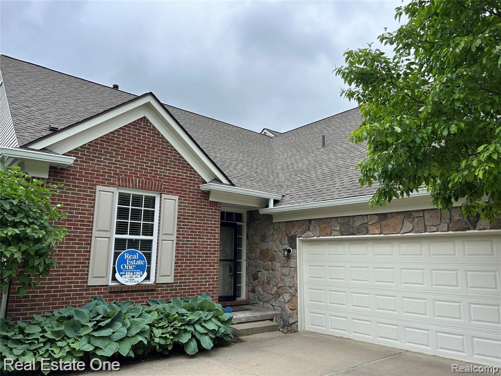 748 KNOLLS LANDING Drive, Milford, MI 48381 — Photo 2