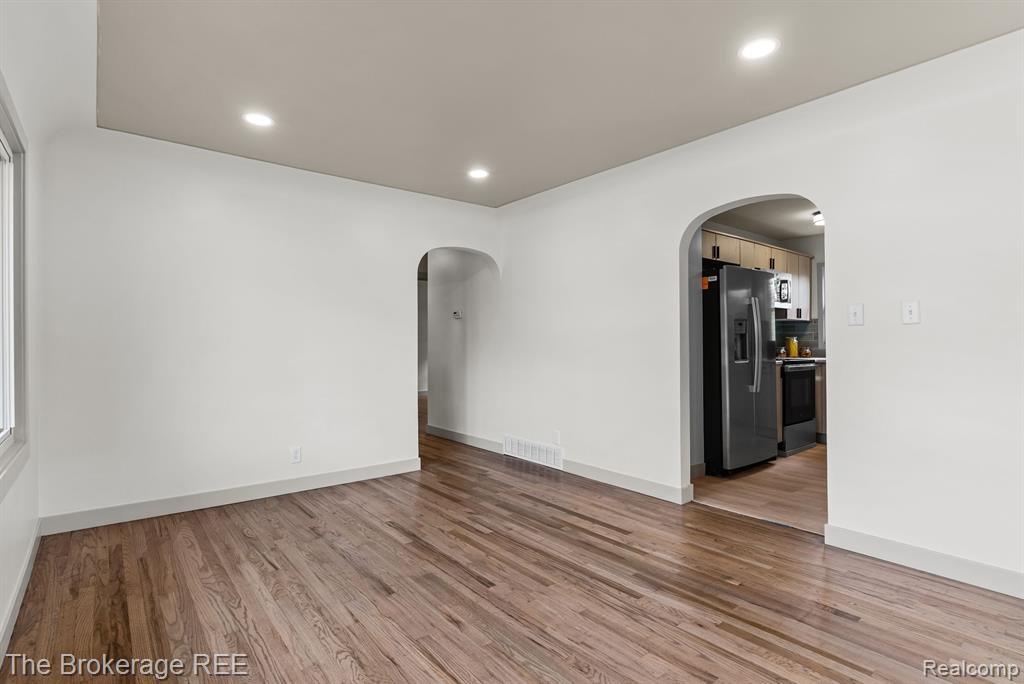5857 BERKLEY Drive, Waterford, MI 48327 — Photo 13
