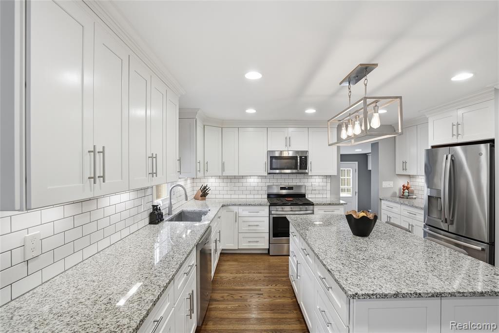 373 Hillcrest Avenue, Grosse Pointe Farms, MI 48236 — Photo 10