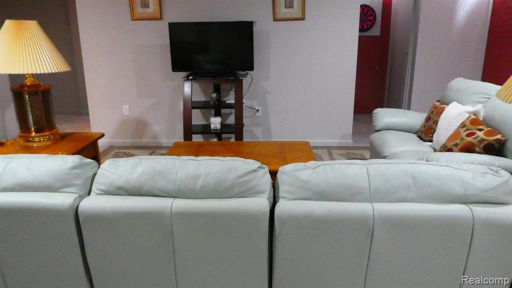 8051 Prestonwood Court, Flushing, MI 48433 — Photo 51