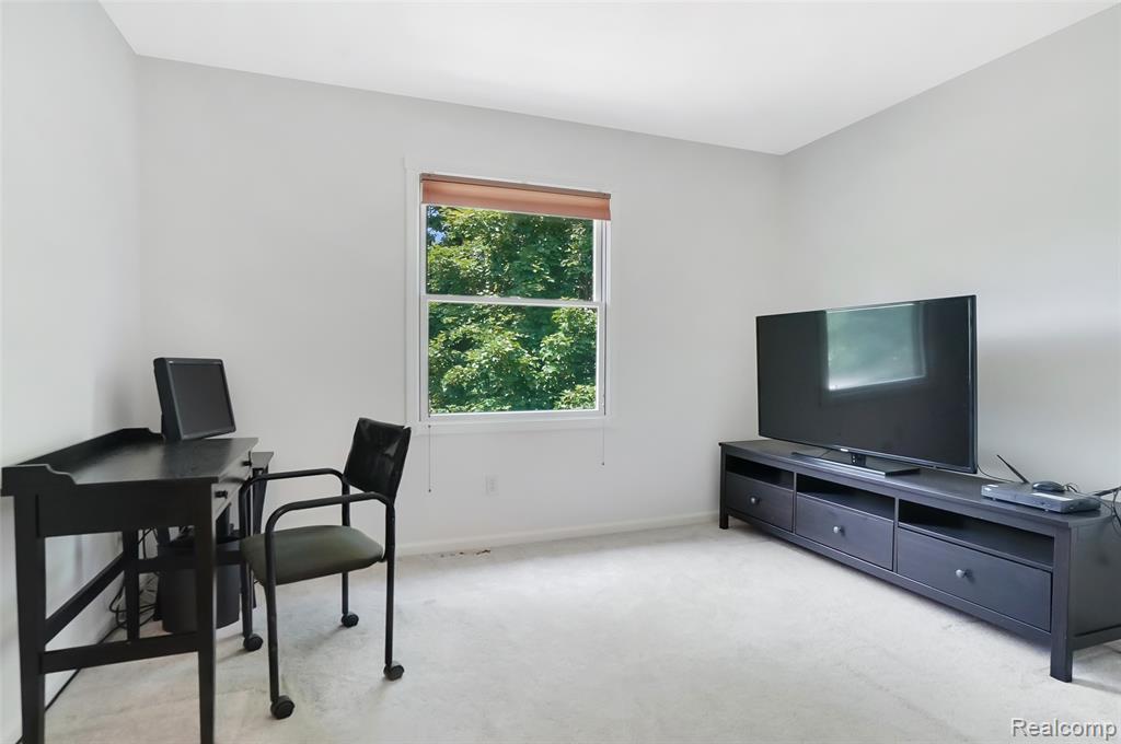 5501 Jeanne Marie Drive, White Lake, MI 48383 — Photo 15
