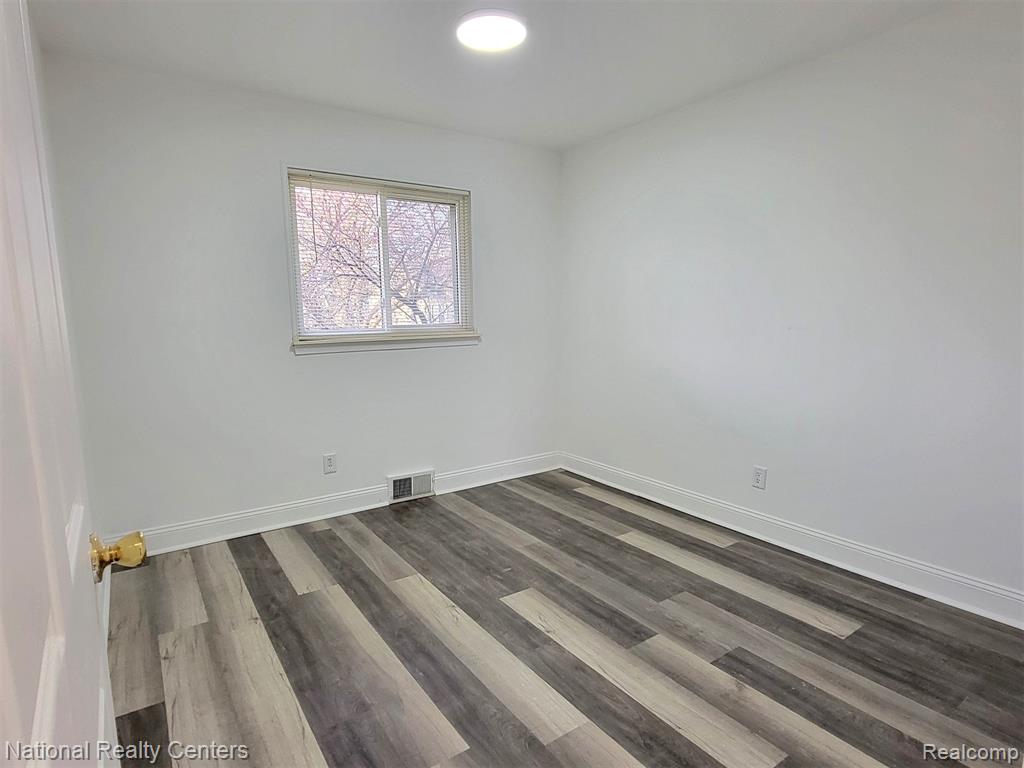 8404 BUSKO Avenue, Warren, MI 48093 — Photo 11