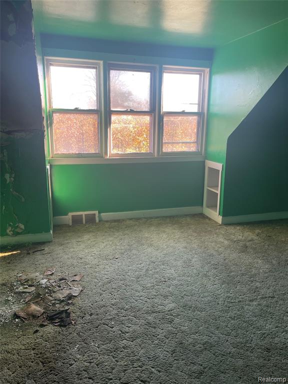 9385 Dorchester Street, Detroit, MI 48214 — Photo 15