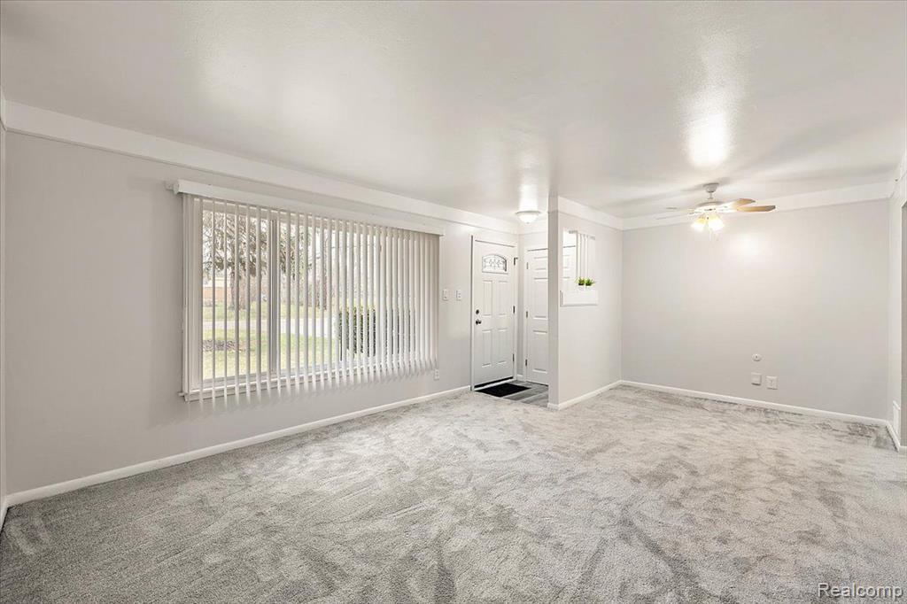 43 FERNBARRY Drive, Waterford, MI 48328 — Photo 11