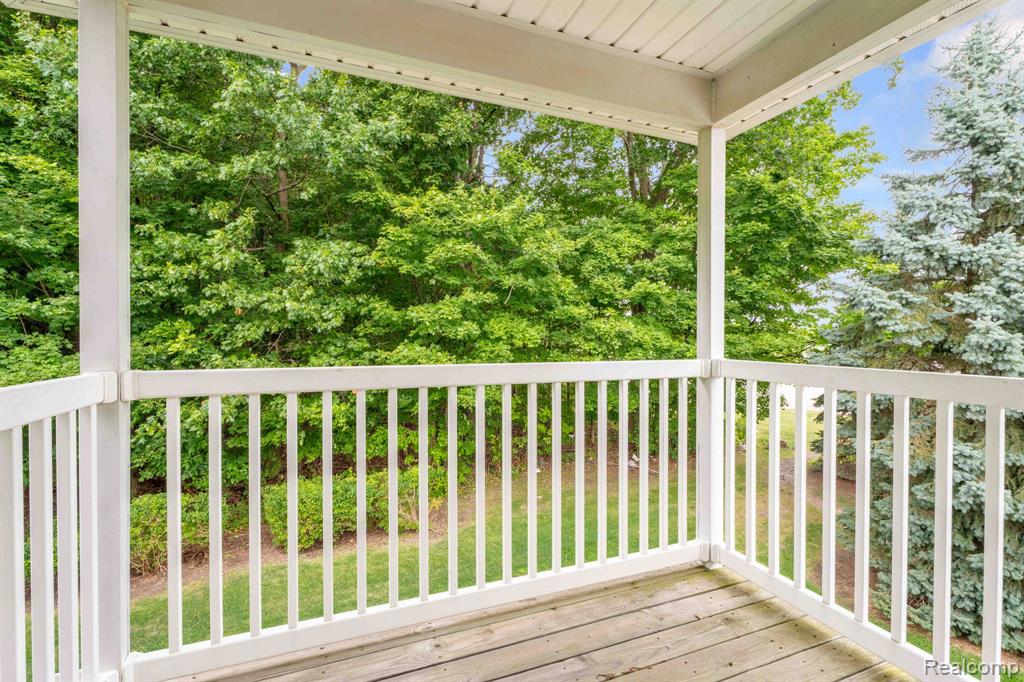 5379 Twin Oaks Drive, Sterling Heights, MI 48314 — Photo 27