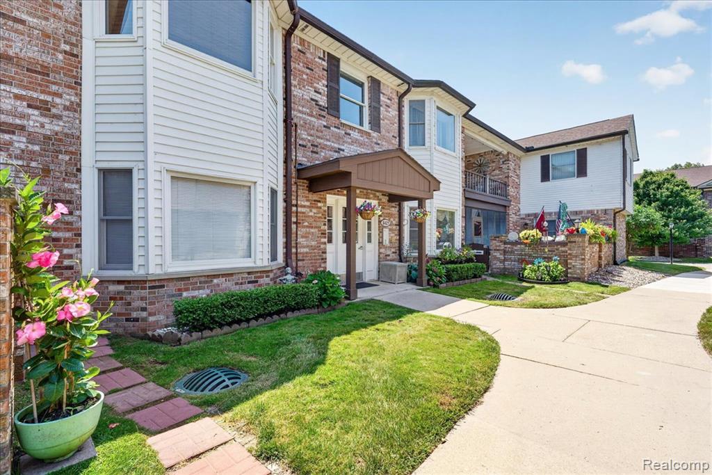 8421 Mathias, 11, Grosse Ile, MI 48138