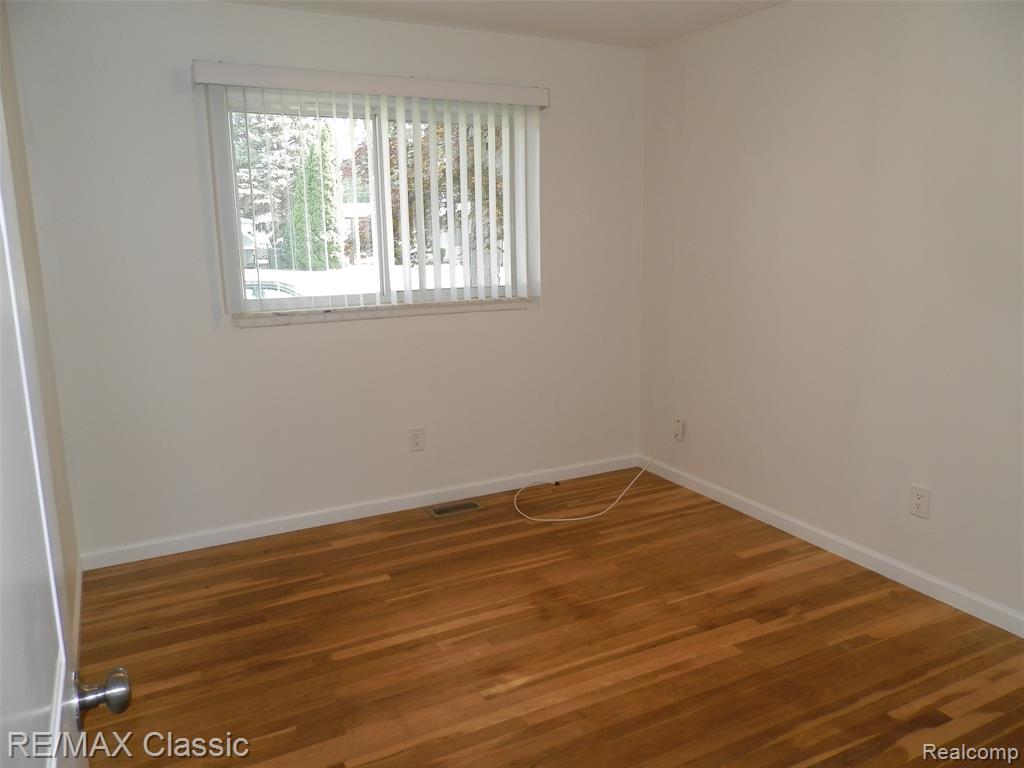 9374 PATTON Street, Livonia, MI 48150 — Photo 15
