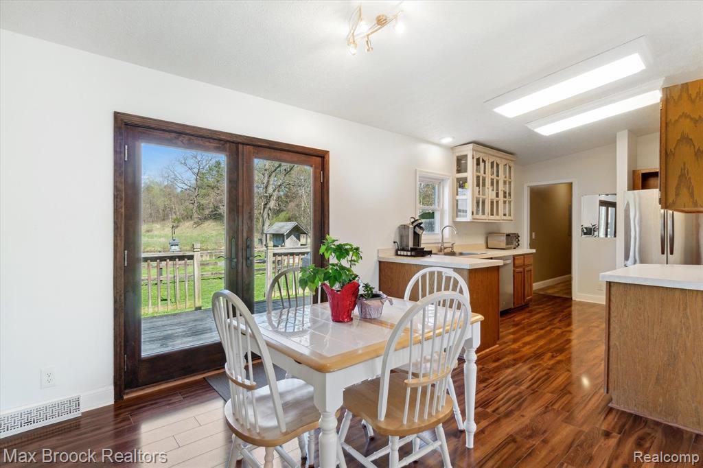 7665 PONTIAC LAKE Road, White Lake, MI — Photo 20