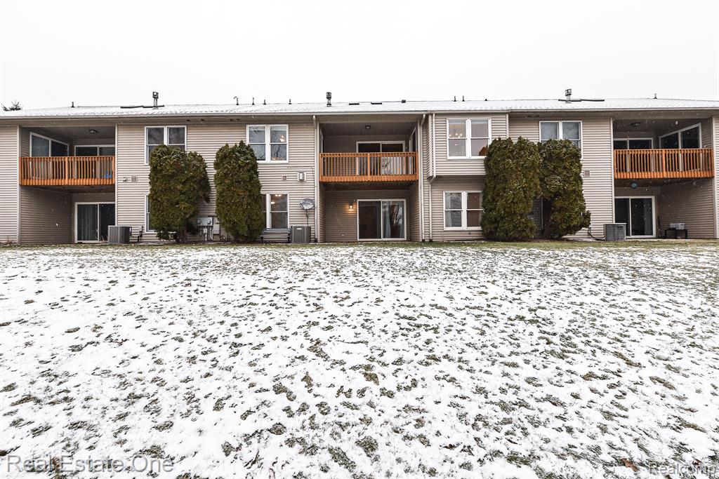 941 PERSIMMON Drive, Brighton, MI 48116 — Photo 45