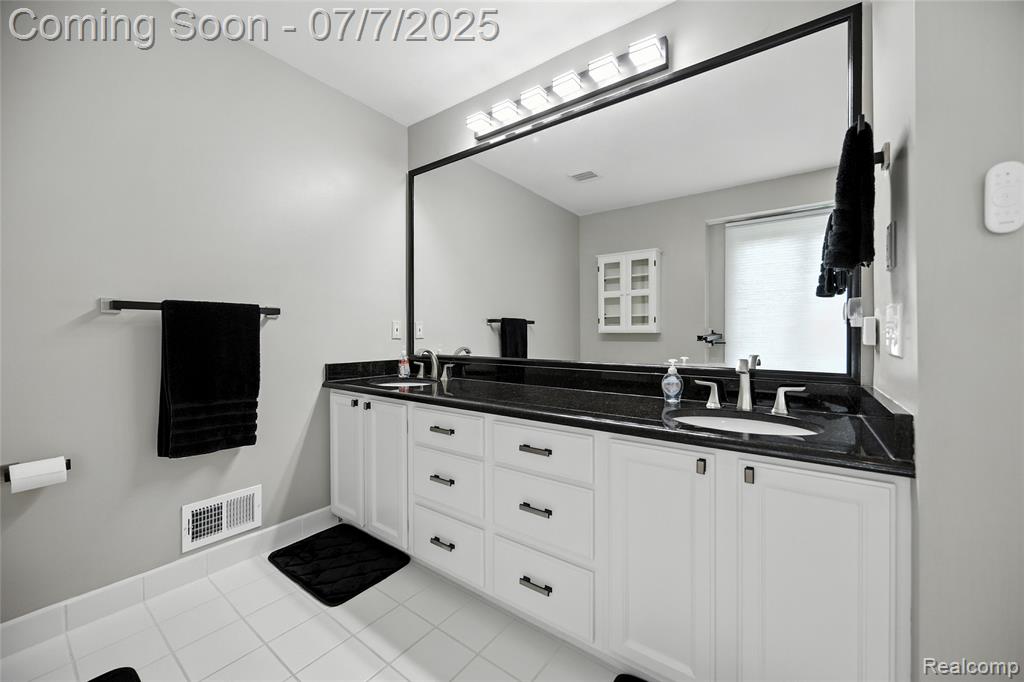 7098 Hickory Hollow Circle, Clarkston, MI 48348 — Photo 20
