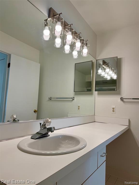 6687 Maple Lakes Drive, West Bloomfield, MI — Photo 8
