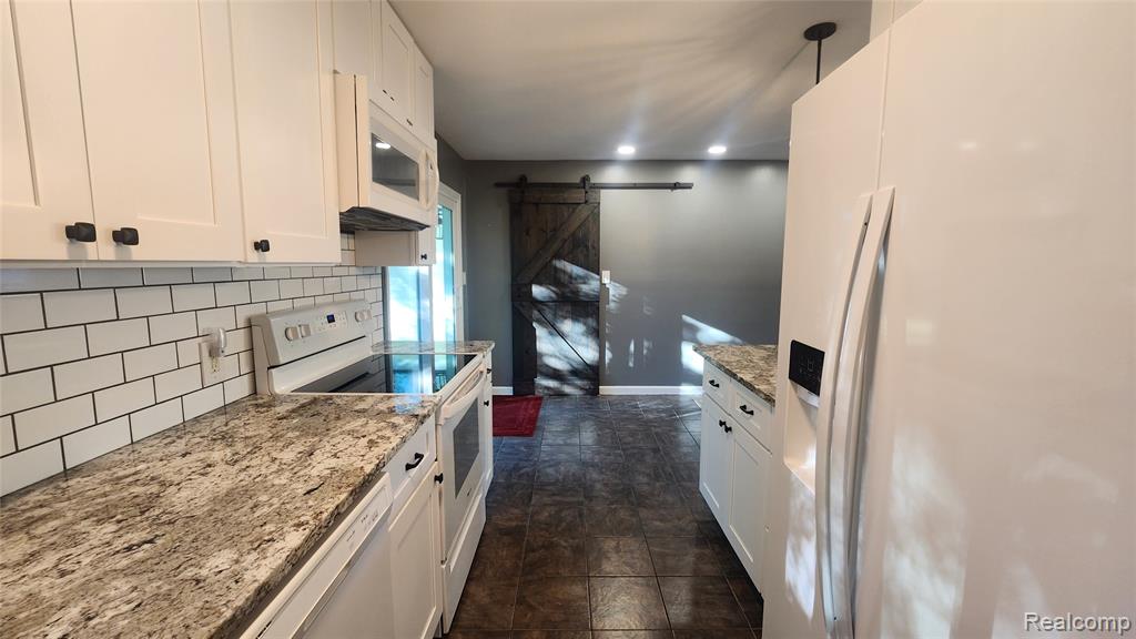 6555 Manson Drive, Waterford, MI — Photo 12