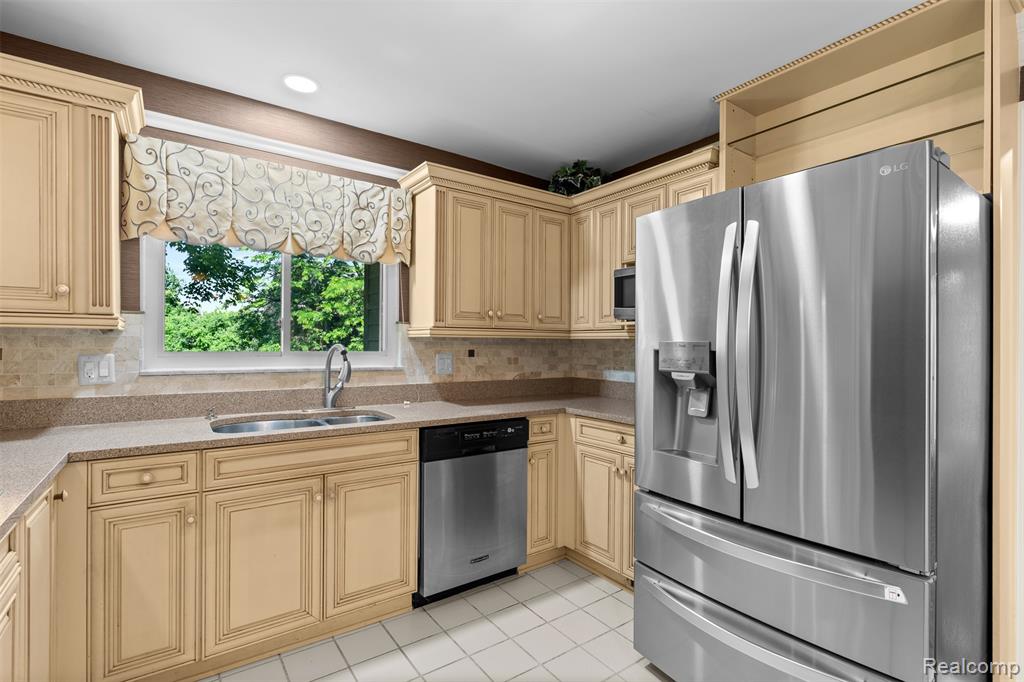 6471 Maple Hills Drive, Bloomfield Hills, MI 48301 — Photo 14