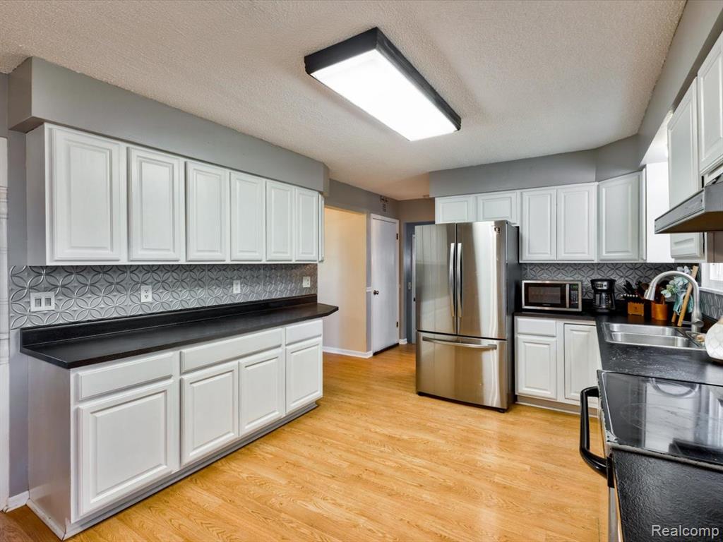 311 Collard Drive, Marysville, MI 48040 — Photo 13