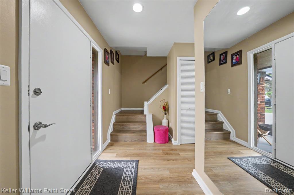 709 Denham Lane, Rochester Hills, MI 48307 — Photo 3