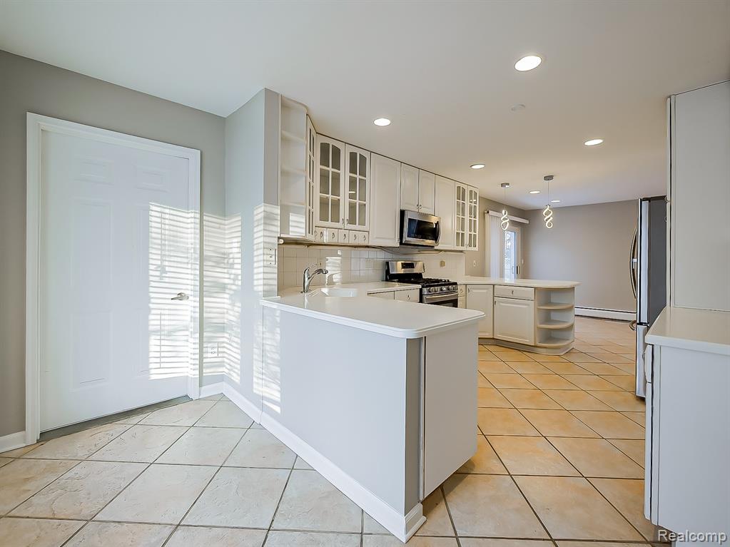 3730 Eastbourne Drive, Troy, MI 48084 — Photo 10