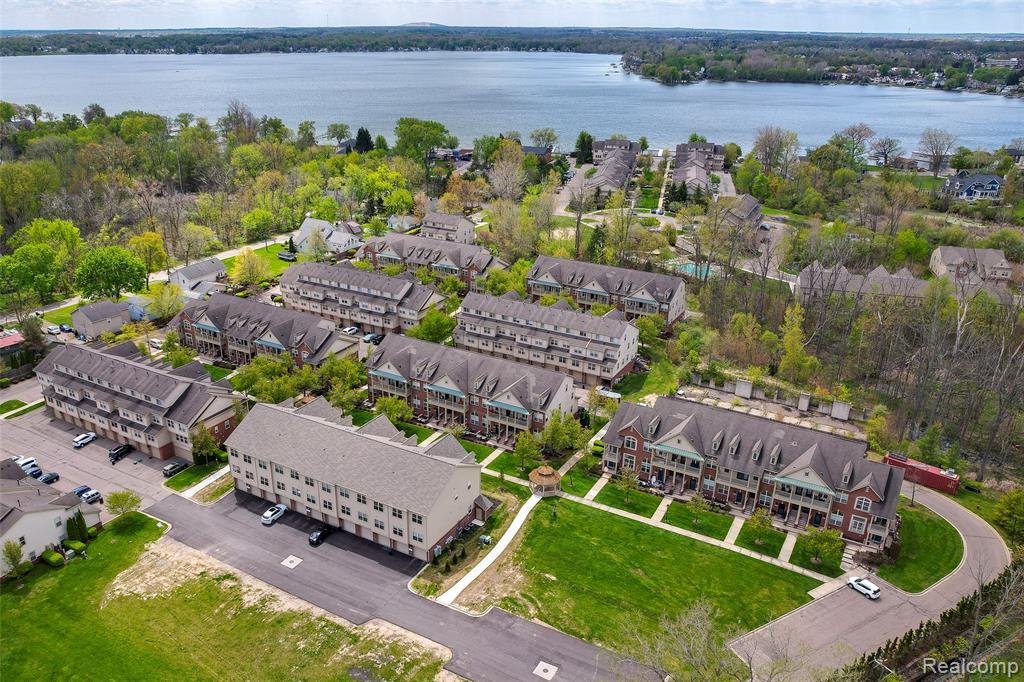 454 Old Pine Way, Walled Lake, MI 48390 — Photo 45