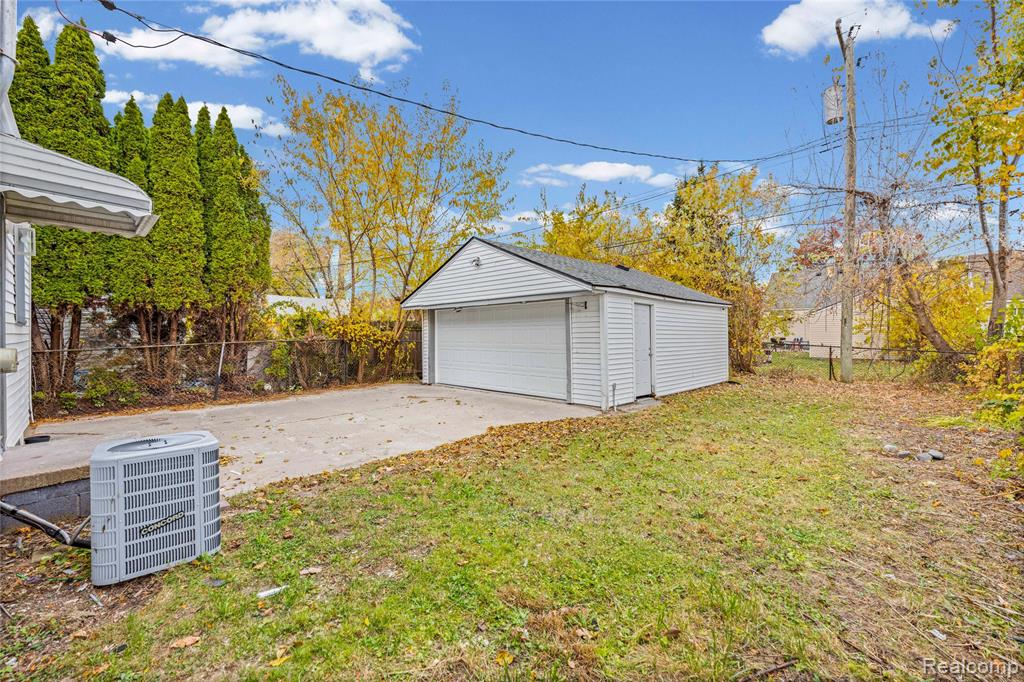975 E Barrett Avenue, Madison Heights, MI 48071 — Photo 33